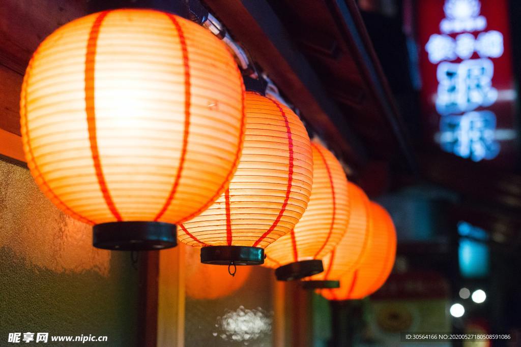 日式灯笼商铺夜市街头背景素材