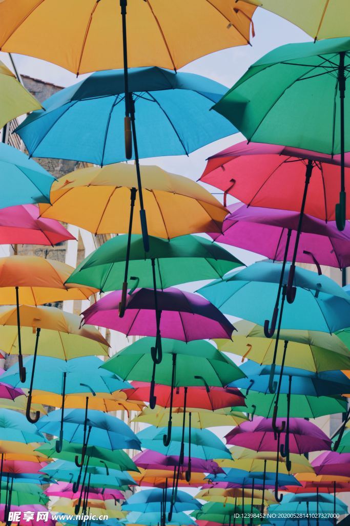 五颜六色的雨伞