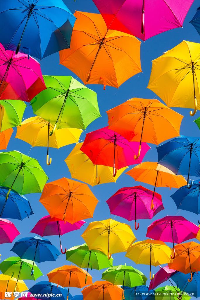 五颜六色的雨伞