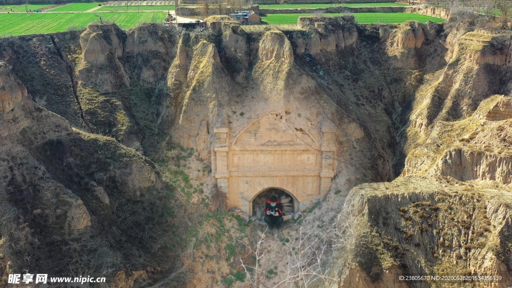 南原村神秘山门