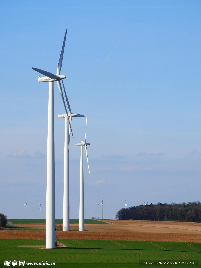 风力能源环保天空田野背景素材