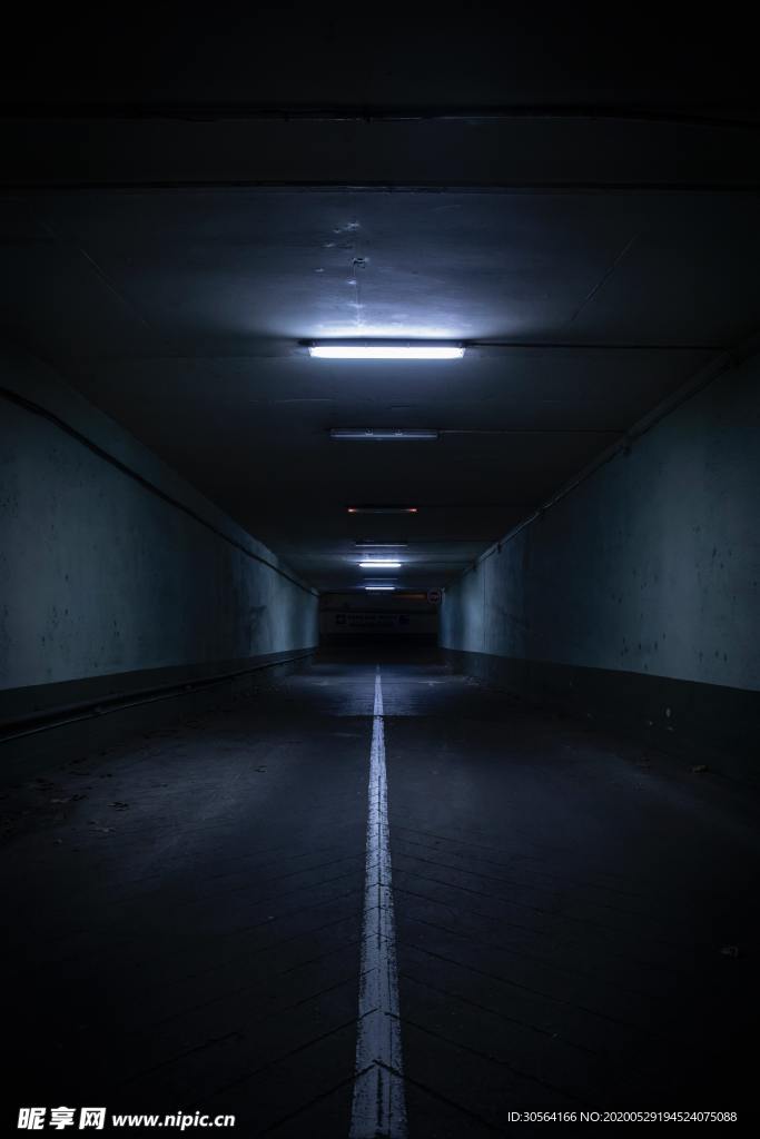 地下室阴森夜晚道路阴暗背景素材