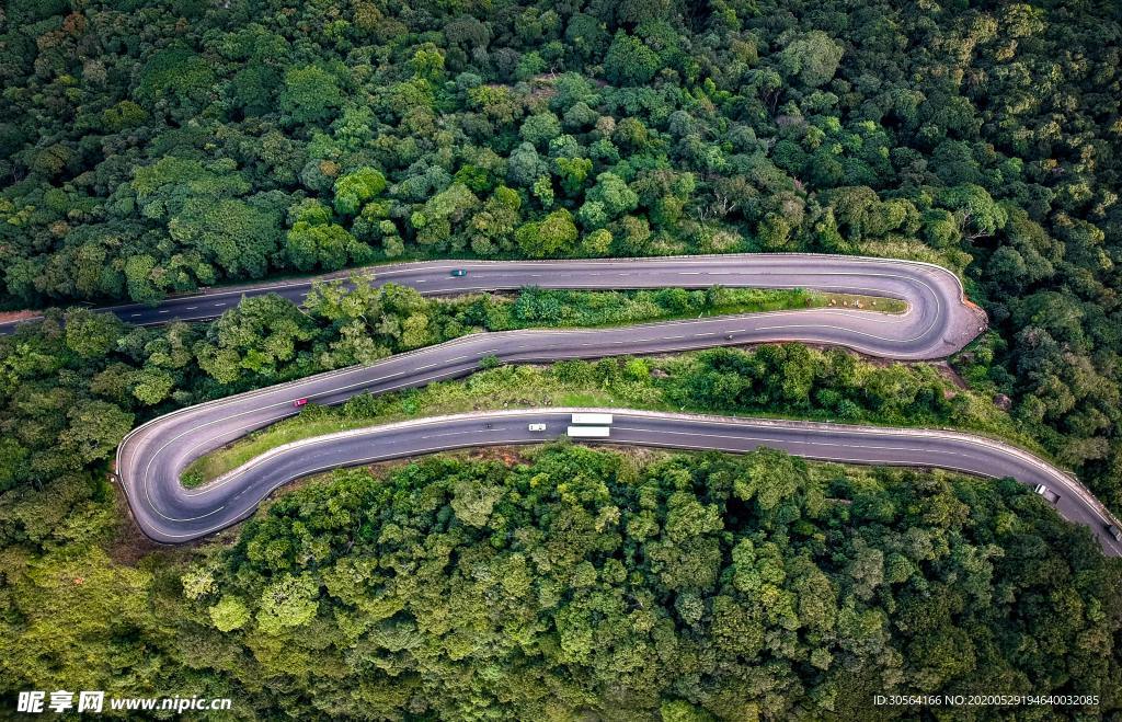 道路山峰环绕俯视鸟瞰背景素材
