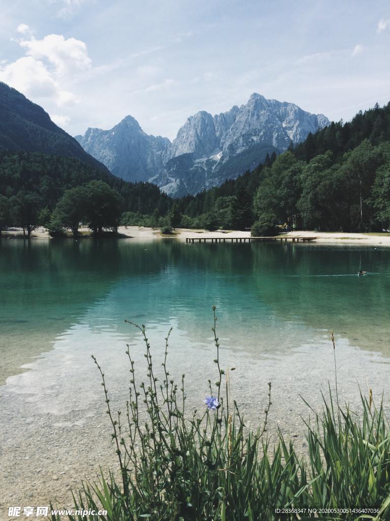 湖水
