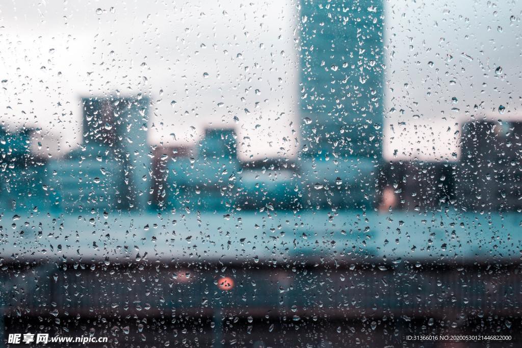 雨中城市