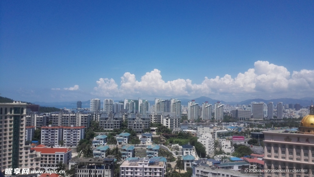 蓝天海南