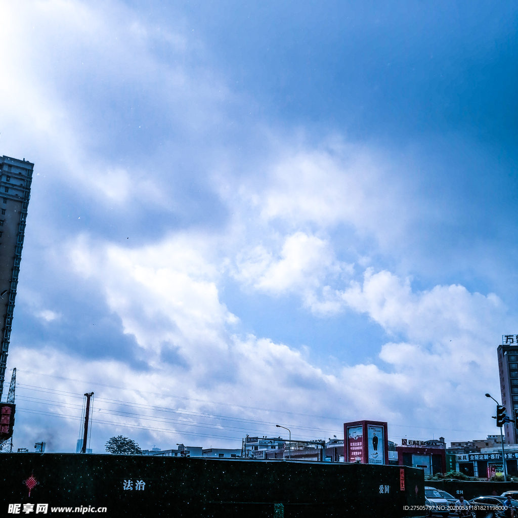 蓝天白云