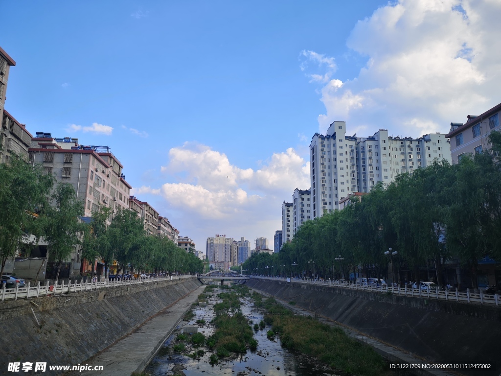 河上城市