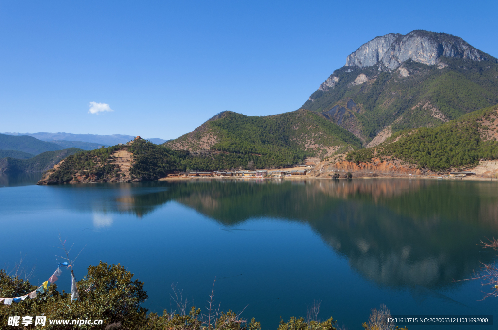 泸沽湖格姆女神山