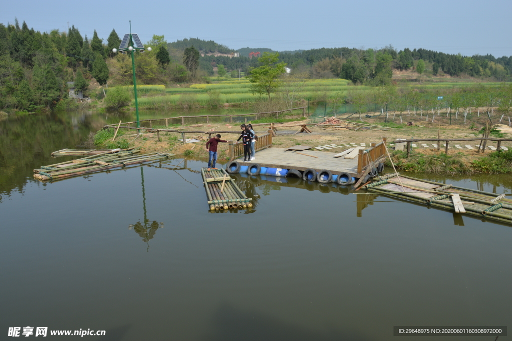 生态环境 绿色小镇 水面 湖面