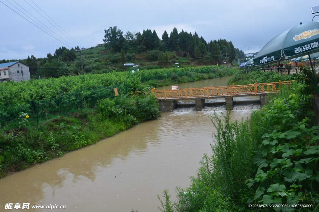 生态环境 绿色小镇 水面 湖面