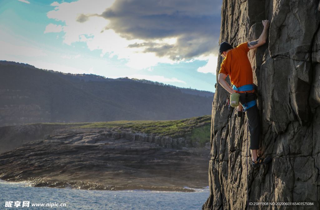 攀岩攀登运动健身图片
