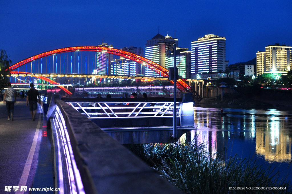 滨江路夜景