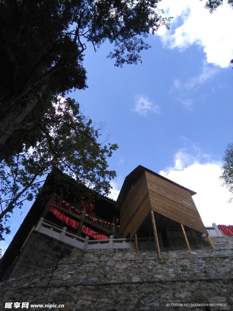 山顶寺庙