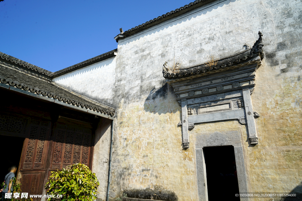 黄山宏村的徽派建筑粉墙黛瓦