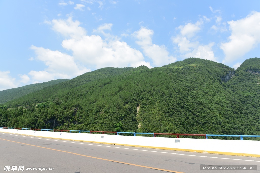 乡村道路汽车素材