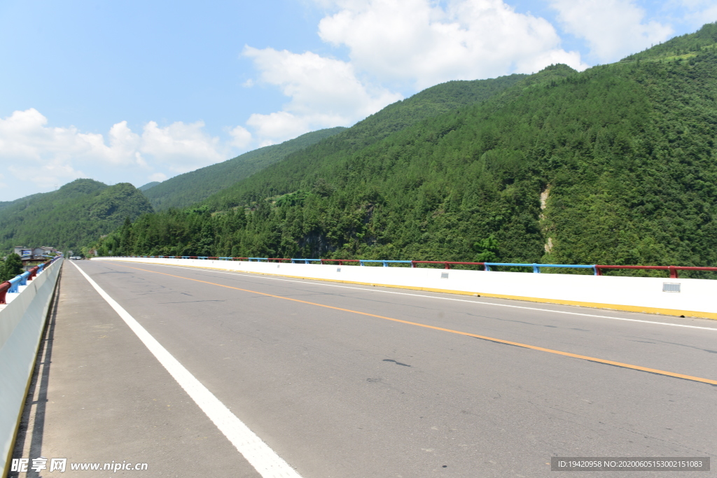 乡村道路汽车素材