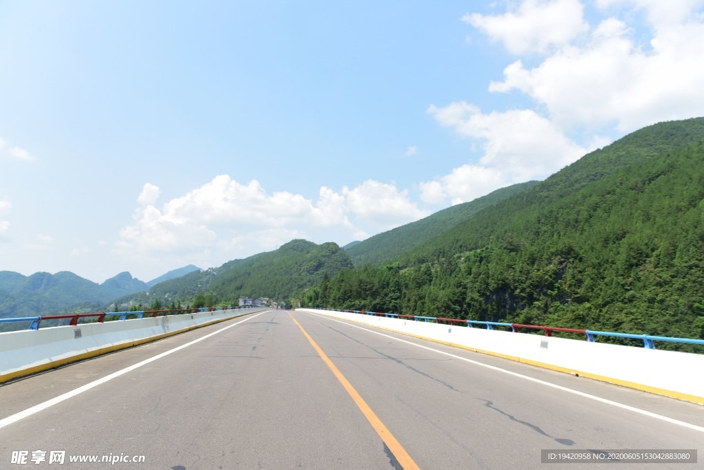 乡村道路汽车素材