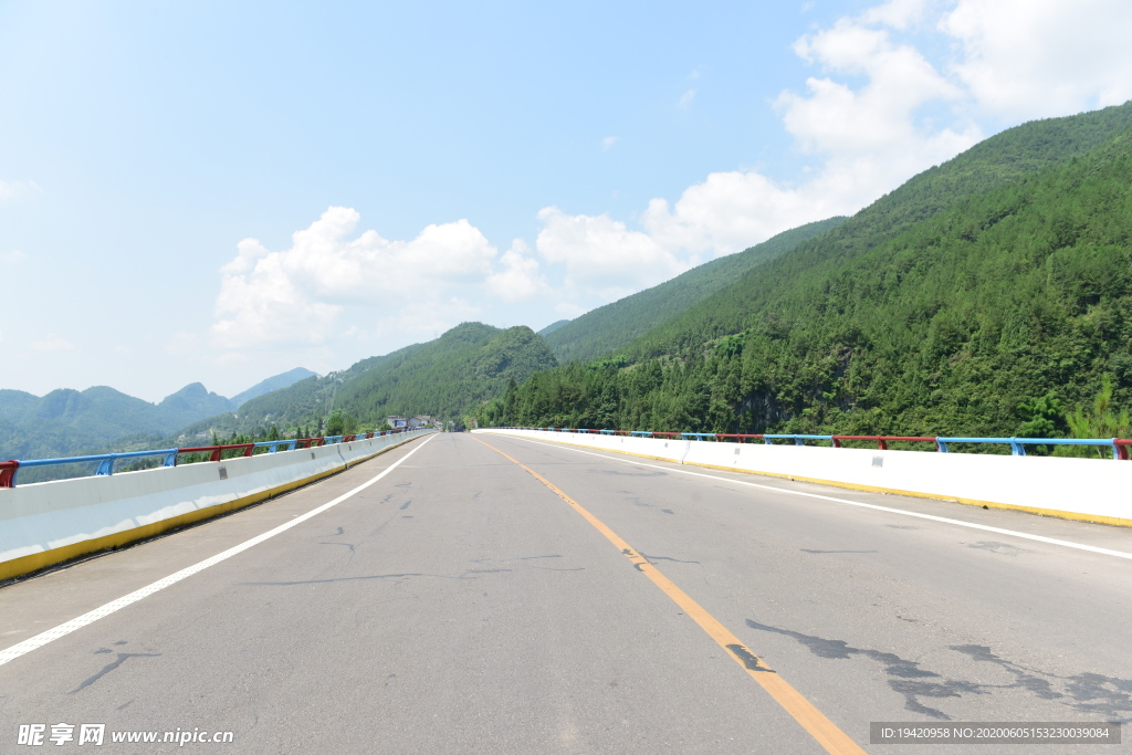 乡村道路汽车素材