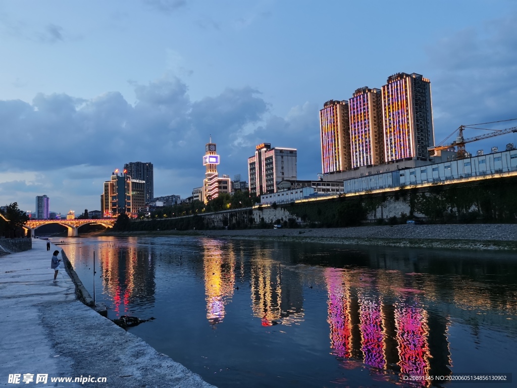 恩施清江河夜景图3