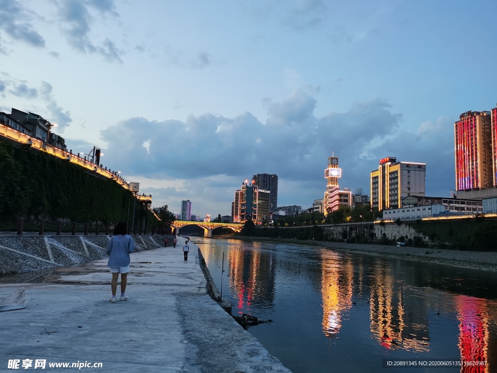 恩施清江河夜景图5