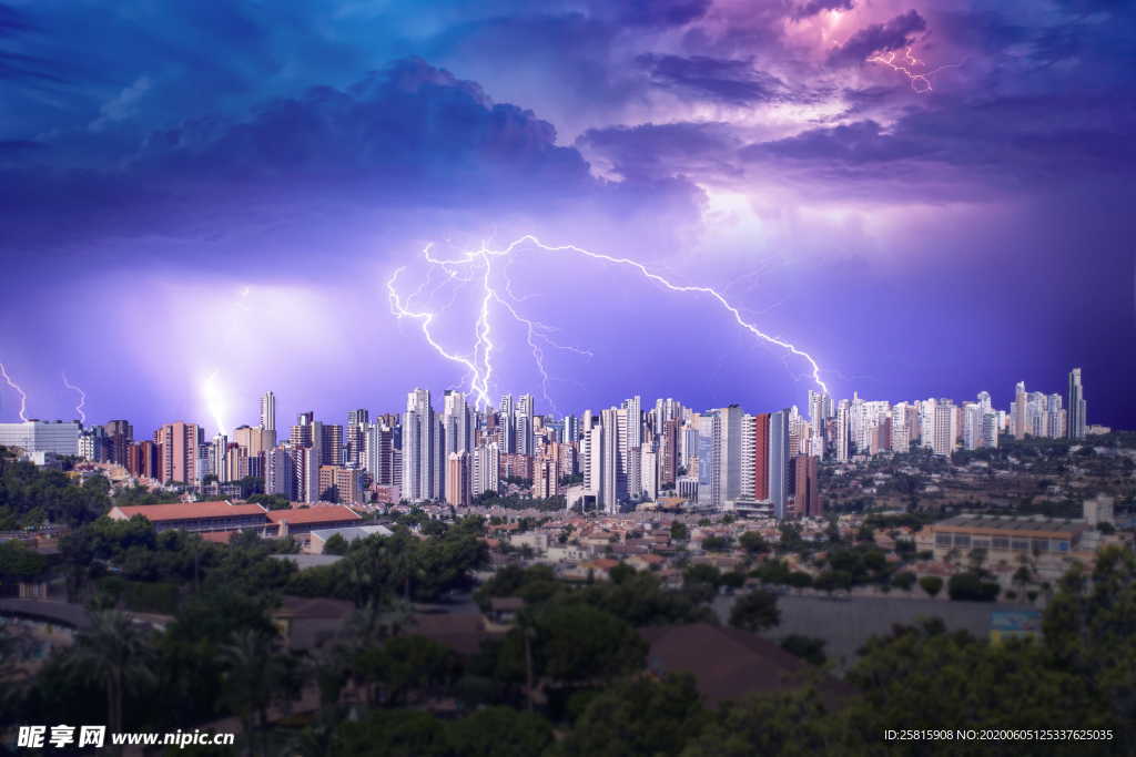 闪电霹雳雷电乌云图片