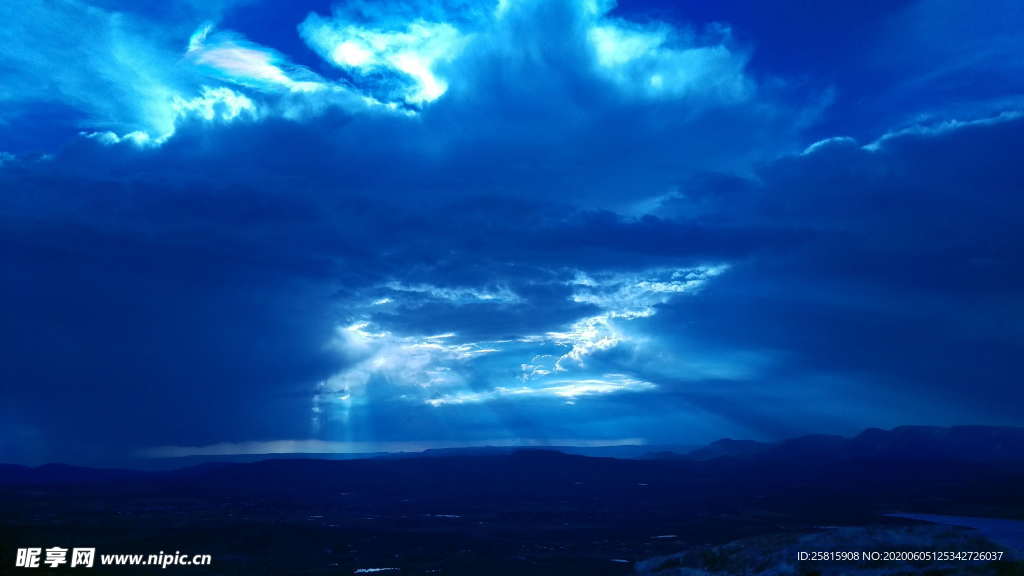 闪电霹雳雷电乌云图片