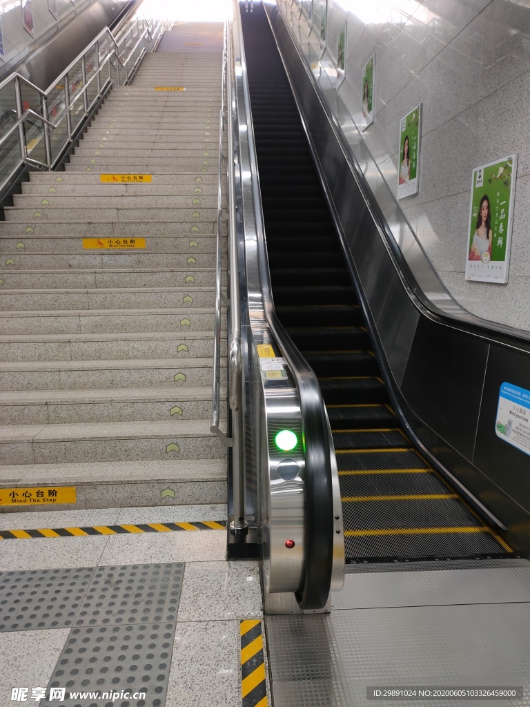 电梯