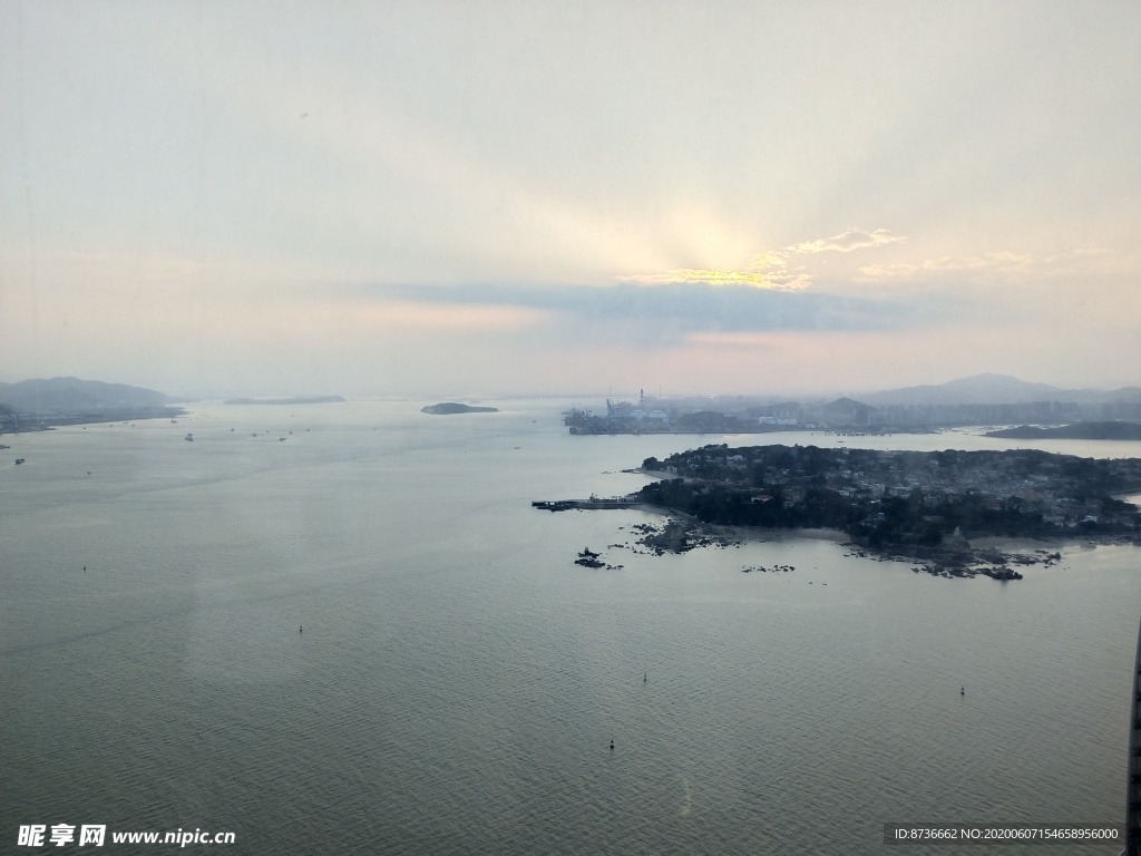 厦门海景黄昏远眺望鼓浪屿