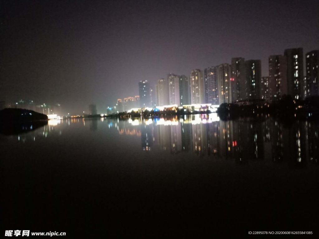 沿江夜景