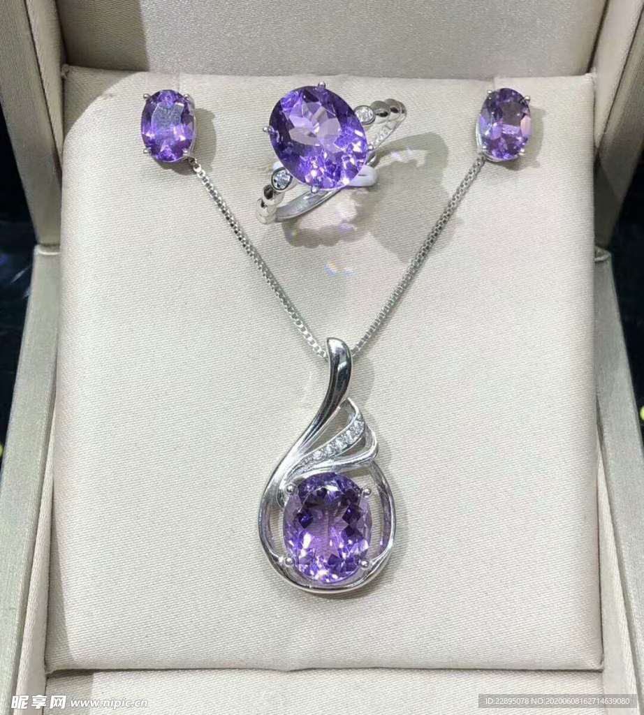 宝石吊坠