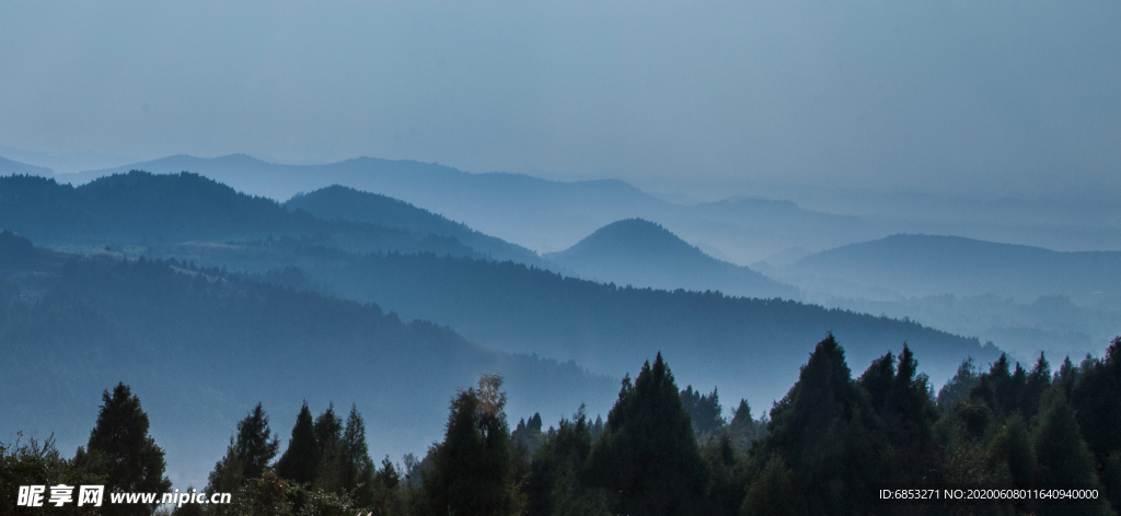 水墨山峦