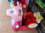 粉色摇摇车