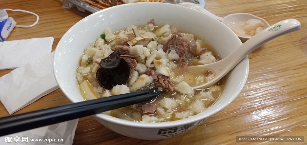 西安名小吃羊肉泡馍