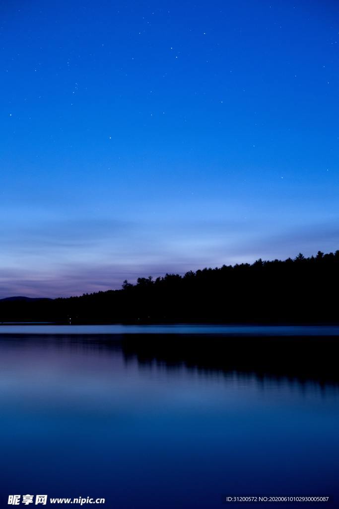 夜景山林