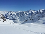 雪山连绵
