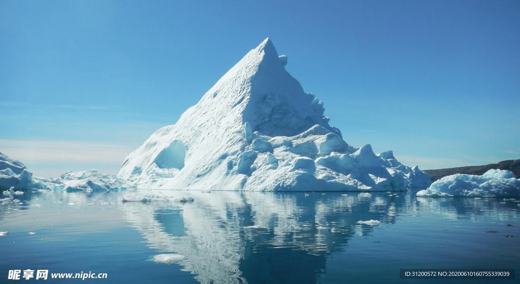 海上雪山