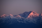夕阳映红了雪山顶