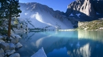 雪山湖泊