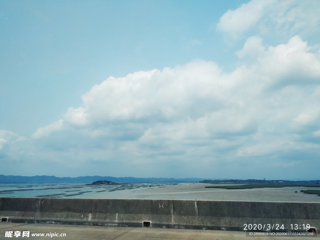 家乡的海  蓝天白云