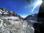 直升机航拍雪山
