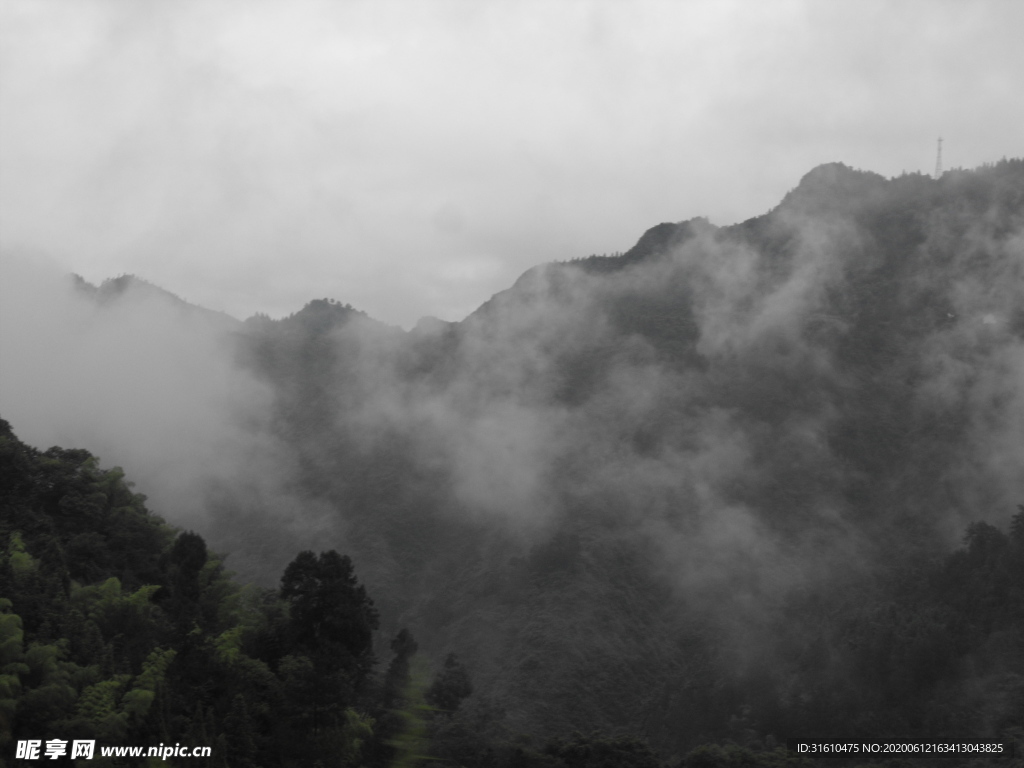 山峦风景图片