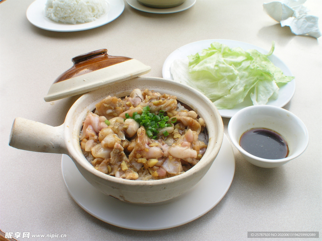 汁田鸡煲仔饭