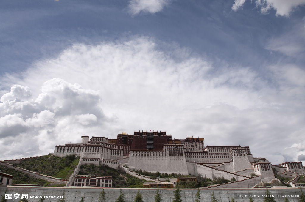 布达拉宫建筑图片