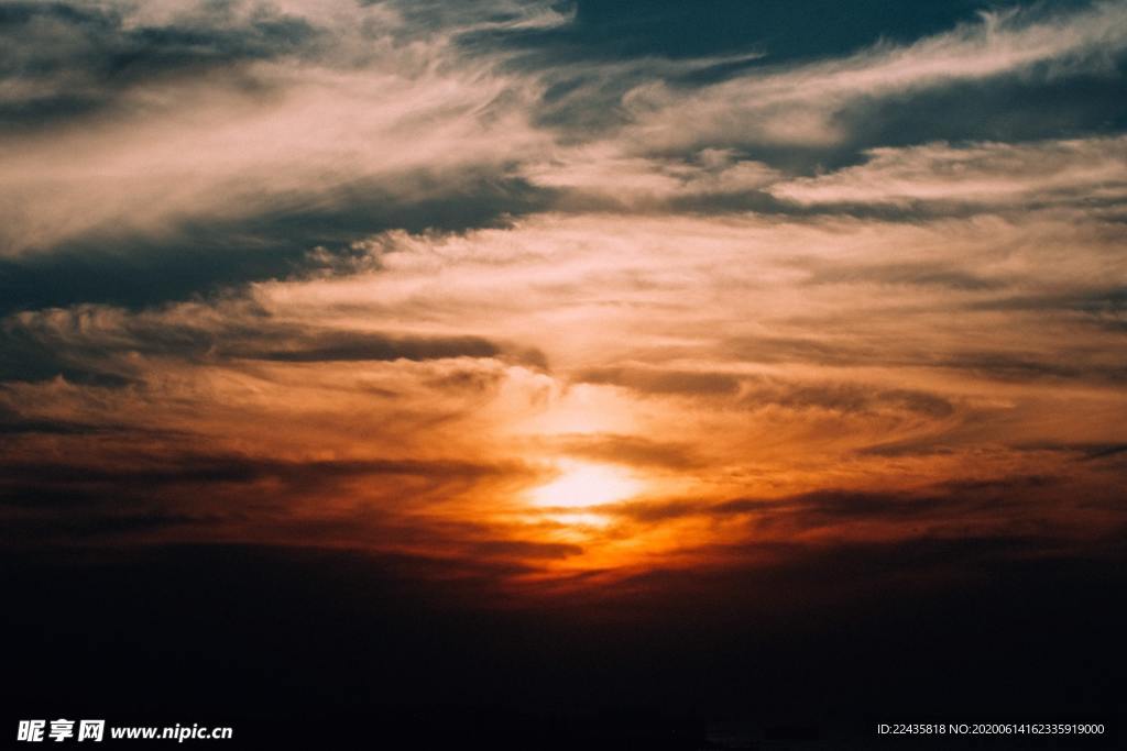 夕阳晚霞落日云层