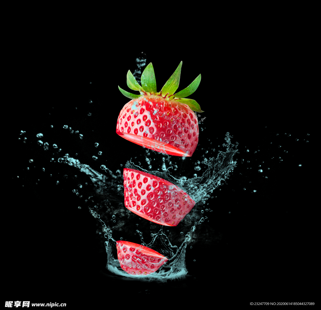 免抠图水花四溅的草莓