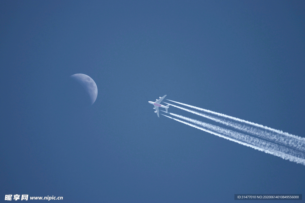 蓝天 飞机飞行 月亮