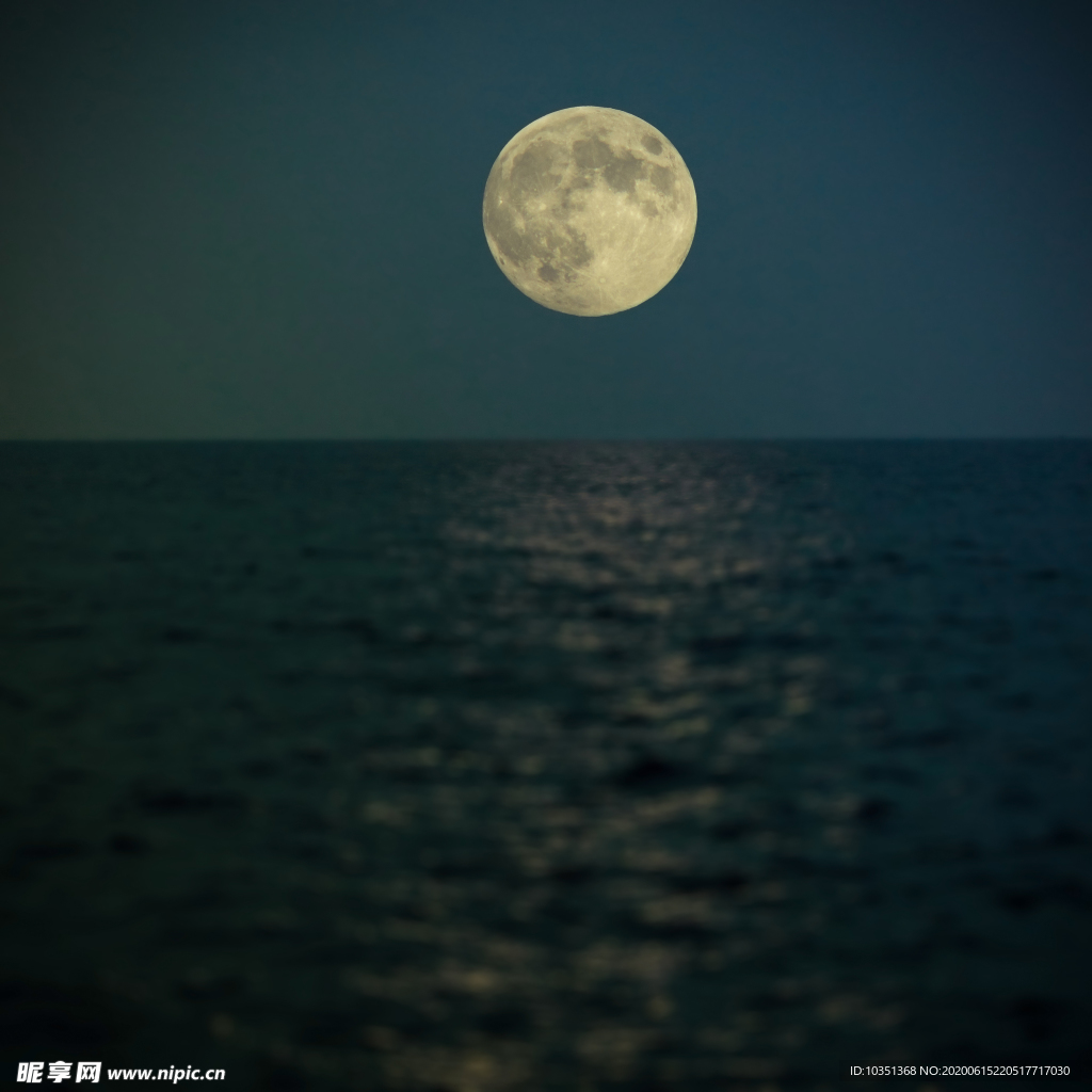 大海与月亮