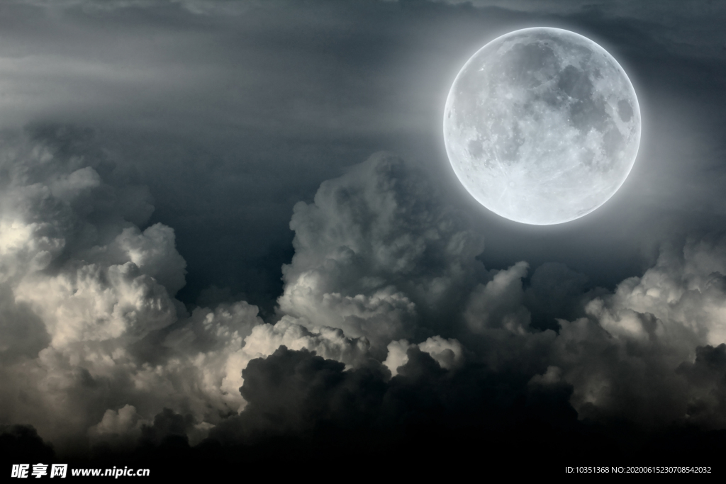 云朵与月亮