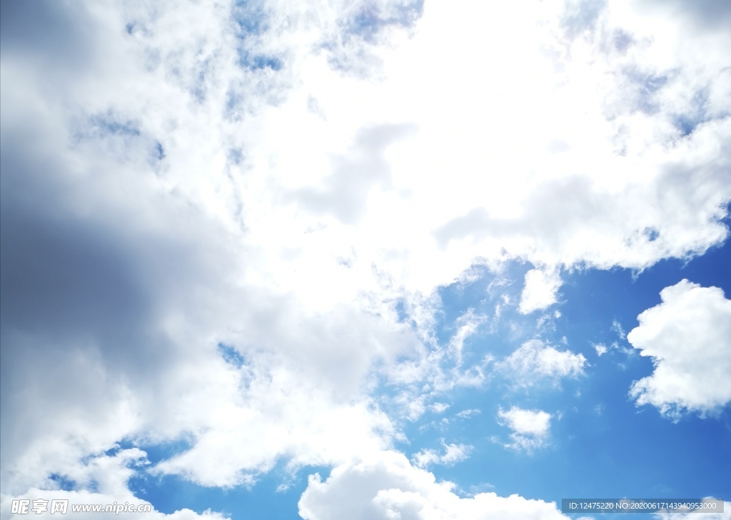 夏日蓝天